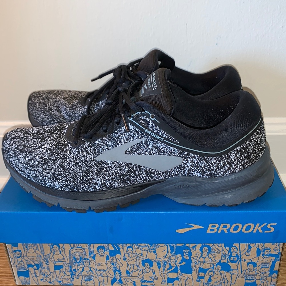 Brooks Cookies&Cream Launch5 Size 9.5